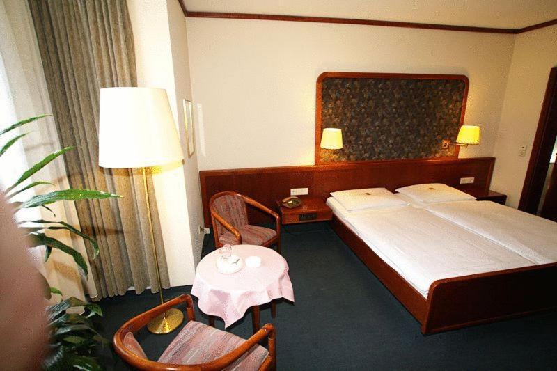 Hotel Am Schelztor Esslingen am Neckar Esterno foto