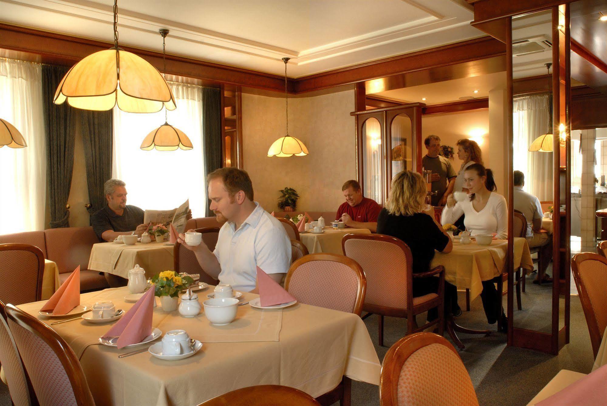 Hotel Am Schelztor Esslingen am Neckar Esterno foto